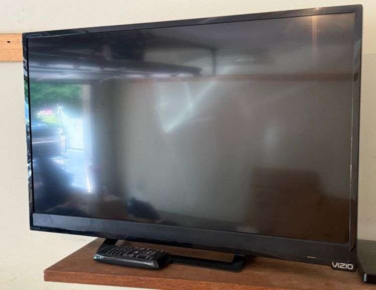 Vizio - 28" HDTV w/Remote