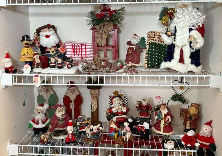 Christmas Décor - Santas