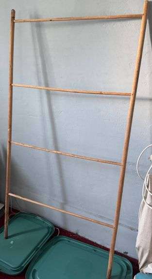 Wooden Four-Rung Ladder-Style Rack