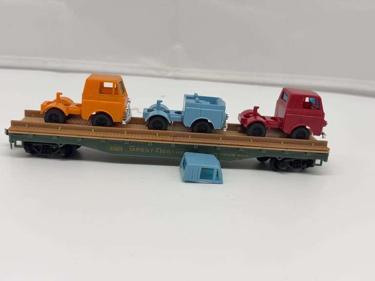 HO Scale Great Northern Flatcar With Trucks