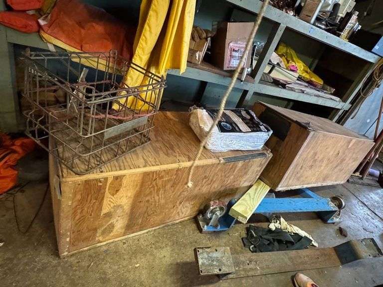Wooden Storage Crate With Metal Wire Milk Crate  and Tarps