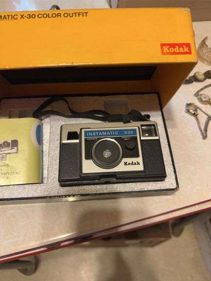 Kodak Instamatic x-30 Color Outfit & Polaroid 104