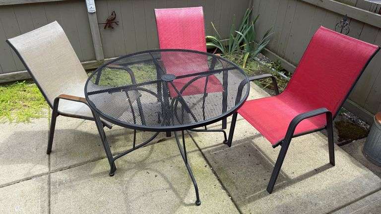 Outdoor Patio Table & Chairs