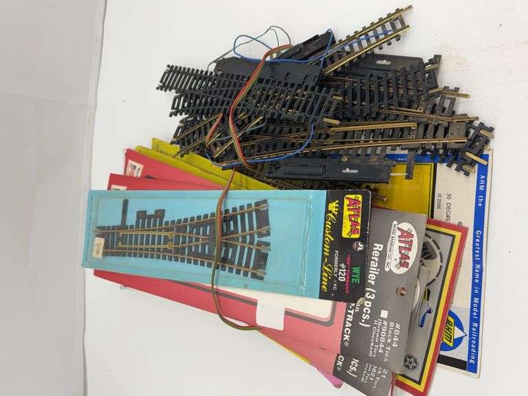 HO Scale Model Train Tracks and Accessories Lot
