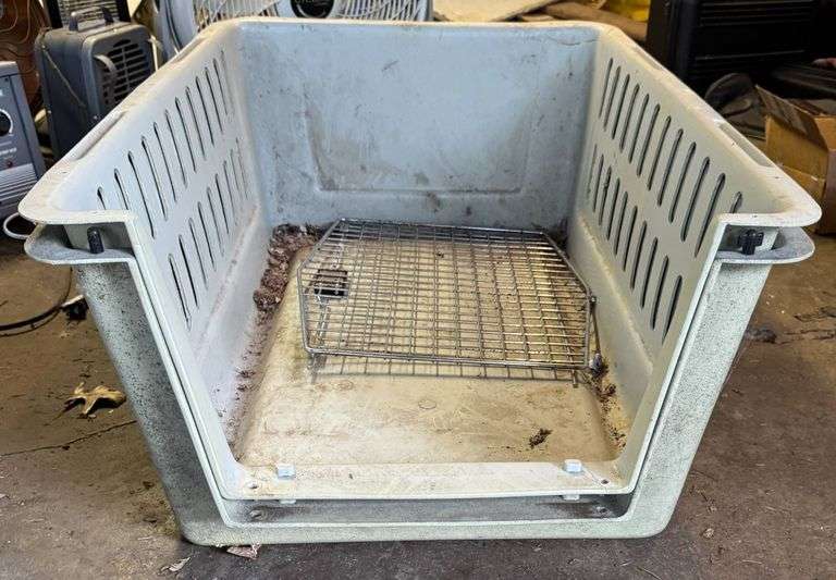 LARGE Plastic Dog Transport Crate with Metal Grate