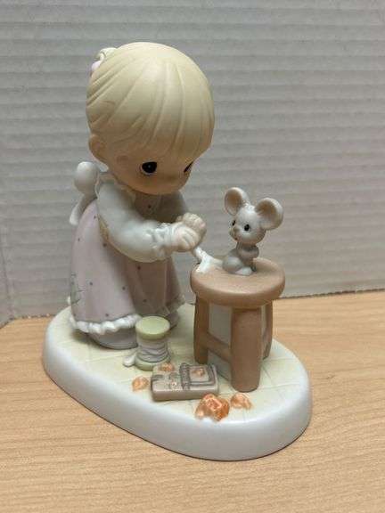 1997 Precious Moments Figurine ‘Blessed Are The Merciful’ PM972