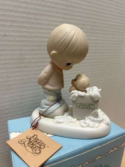 Precious Moments 1988 Figurine ‘You Just Can’t Chuck A Good Friendship’