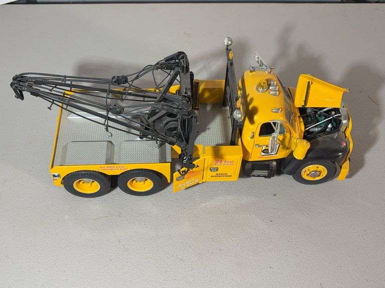 NAPA Tow Truck