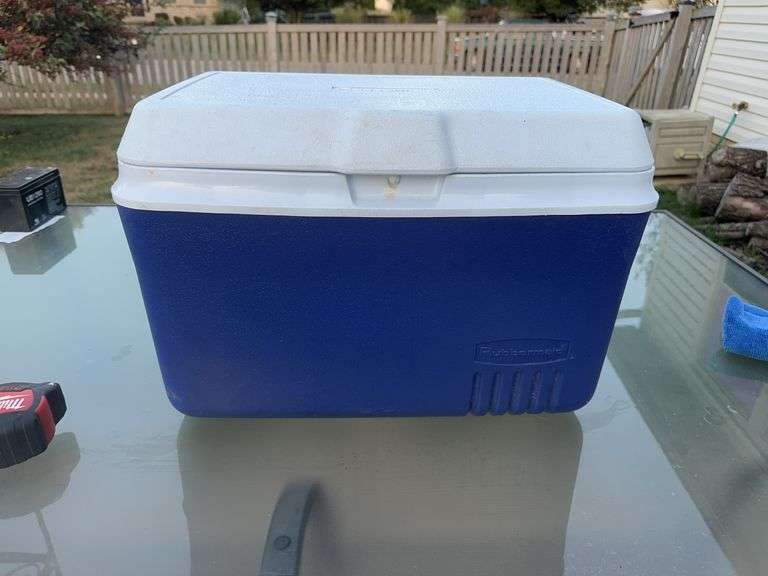 Blue Rubbermaid cooler