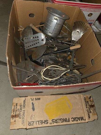 Large lot of kitchen utensils