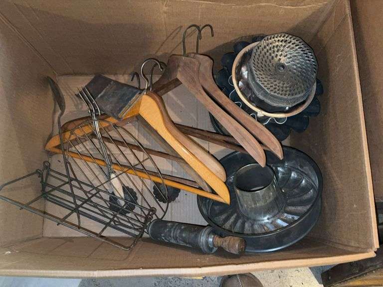 Hangers and kitchen appliances
