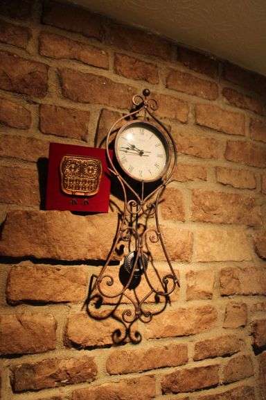 Wall Clock & Plaques