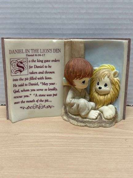 1998 Precious Moments Bible Stories Figurine – Daniel in the Lion’s Den