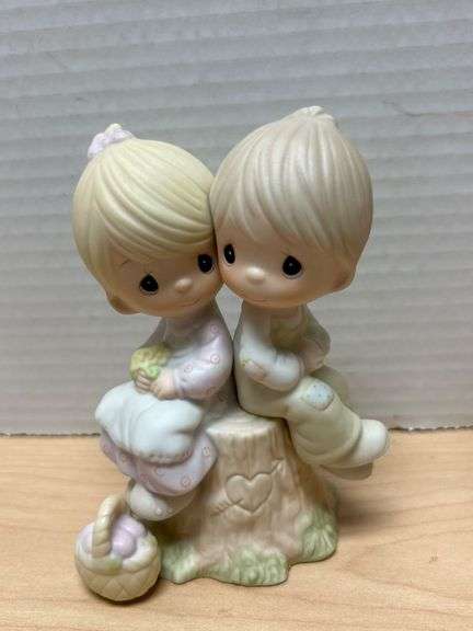 Precious Moments 1978 ‘Love One Another’ Figurine by Jonathan & David