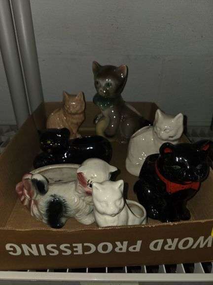 Cat figures