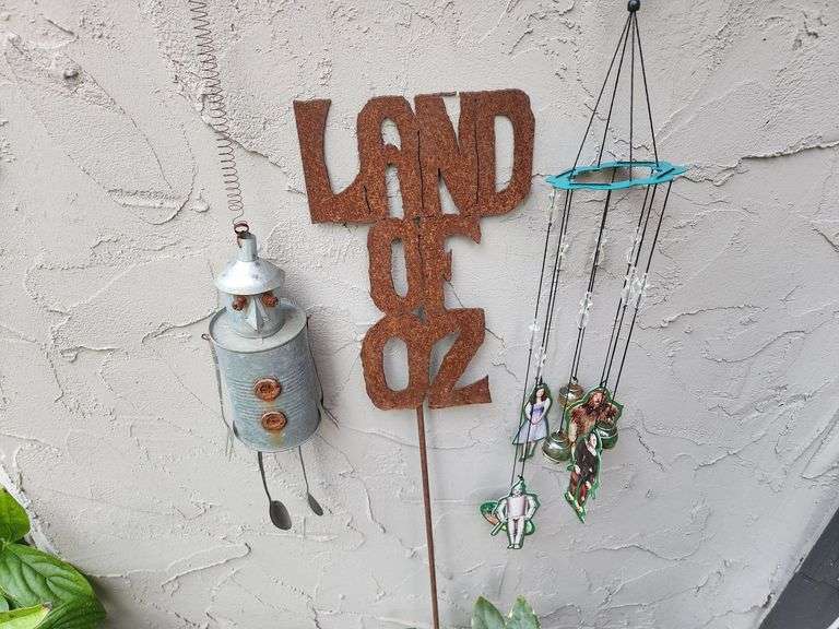 Wizard of Oz Outdoor Décor