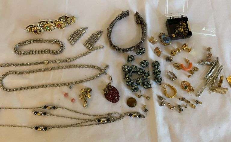 Jewelry Pieces & Parts for Repair / Crafting