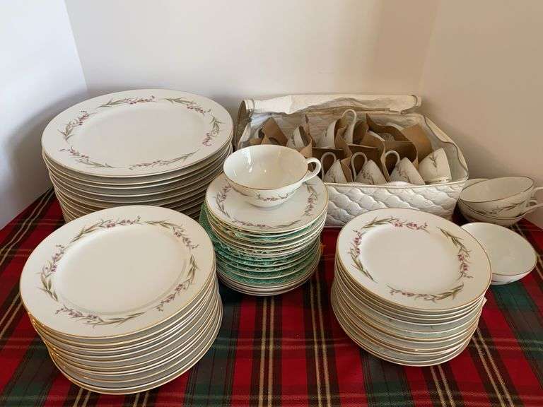 Prestige Pattern by Fine China of Japan - 12 Place Settings + Extras ...