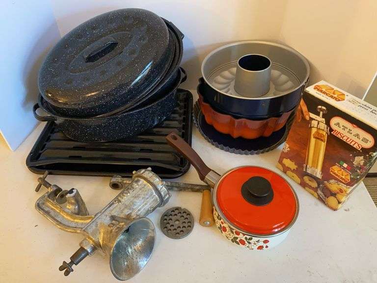 Vintage Meat Grinder, Cookie Press, & Bakeware Items