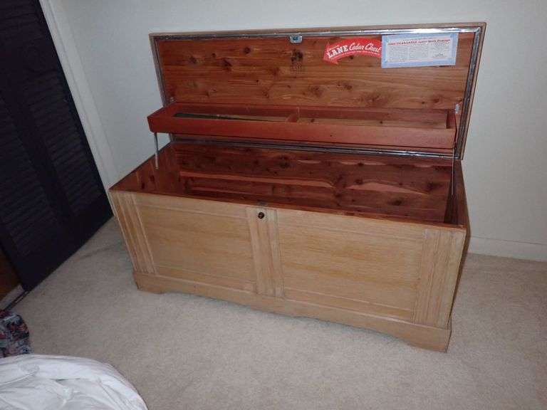 Lane Mid-Century Modern Cedar Hope Chest