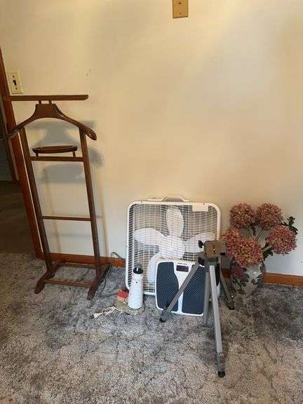 Fan, Scale & Flowers