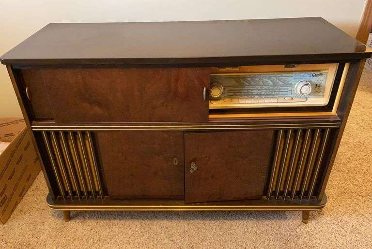 Vintage Graetz Canzonetta Radio in Stunning MCM Cabinet