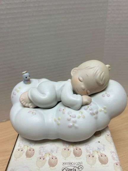 1992 Precious Moments Figurine ‘Safe In The Arms Of Jesus’