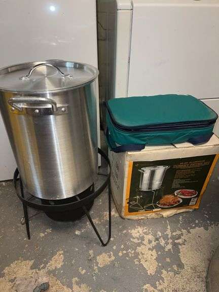 Turkey Frier and Pyrex