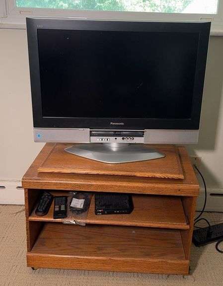 32in Panasonic TV with Stand