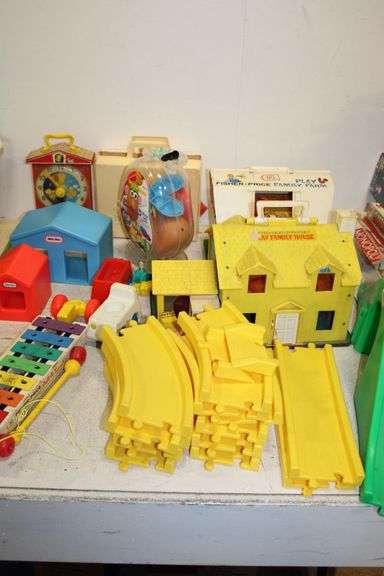 Toy Houses And Figures