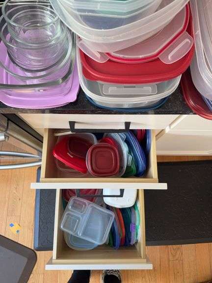 Food Storage Containers (container to matching lids - unsure) - Auction ...