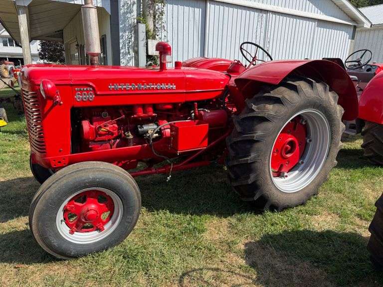 International Model 600D Tractor