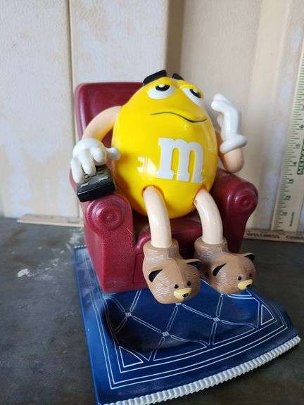 1999 M&M Dispenser 8''X10''X7''