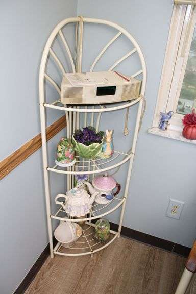 Corner Etager & Contents
