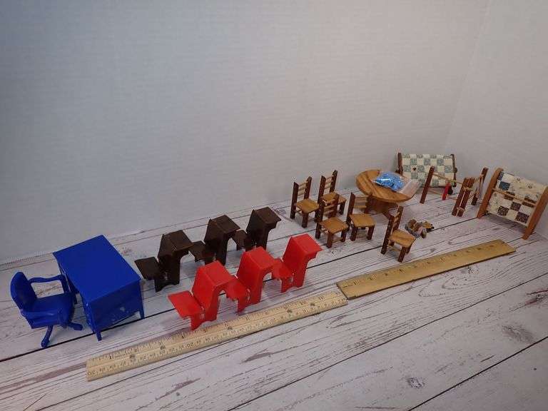 Miniature Dollhouse Furniture with Accessories