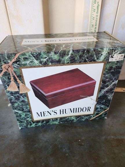 Men's Cherry Finish Humidor In Box