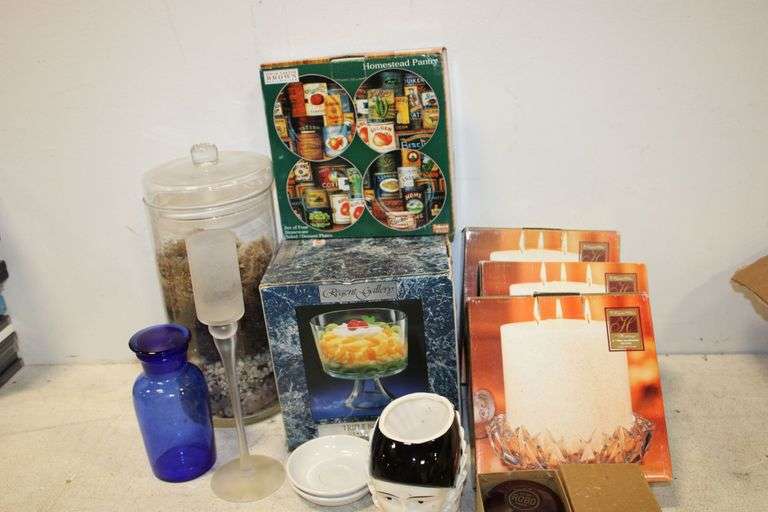 Glassware And Decorative Pieces