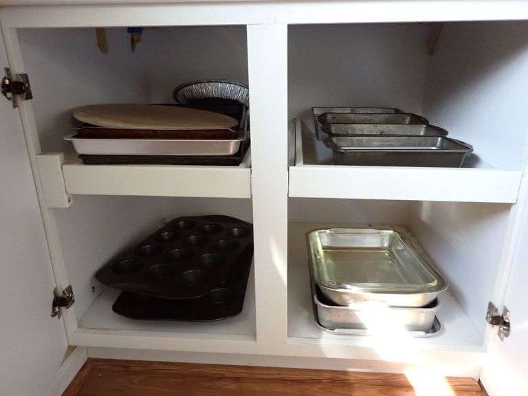 Bakeware Including Wilton Muffin Pans & Pampered Chef Pizza Stone