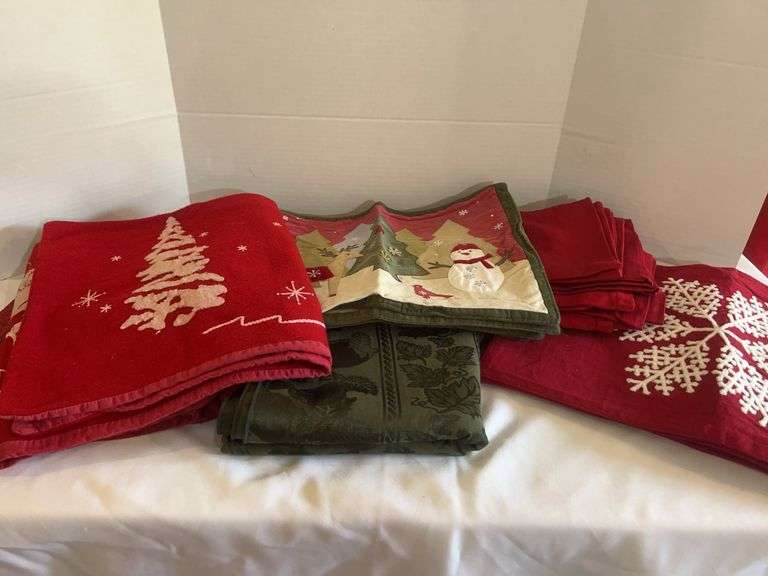Christmas Table Linens