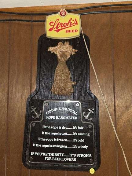 Stroh's beer sign