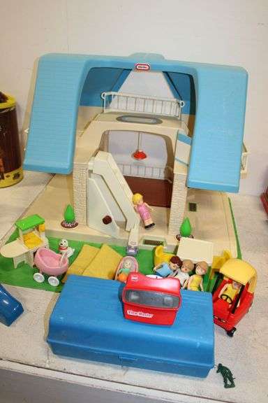 Toy Dollhouse And Figures