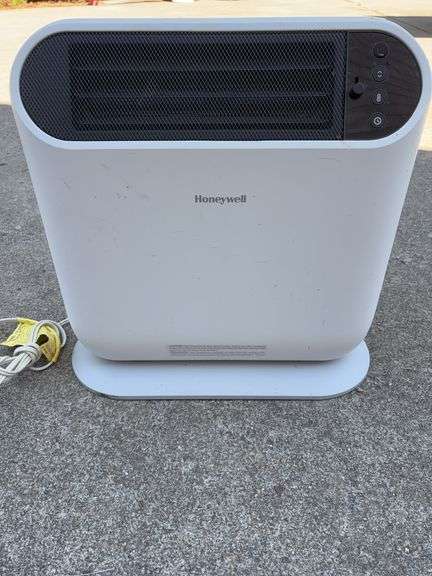 Honeywell ThermaWave 6 Ceramic Heater, model HCE870W