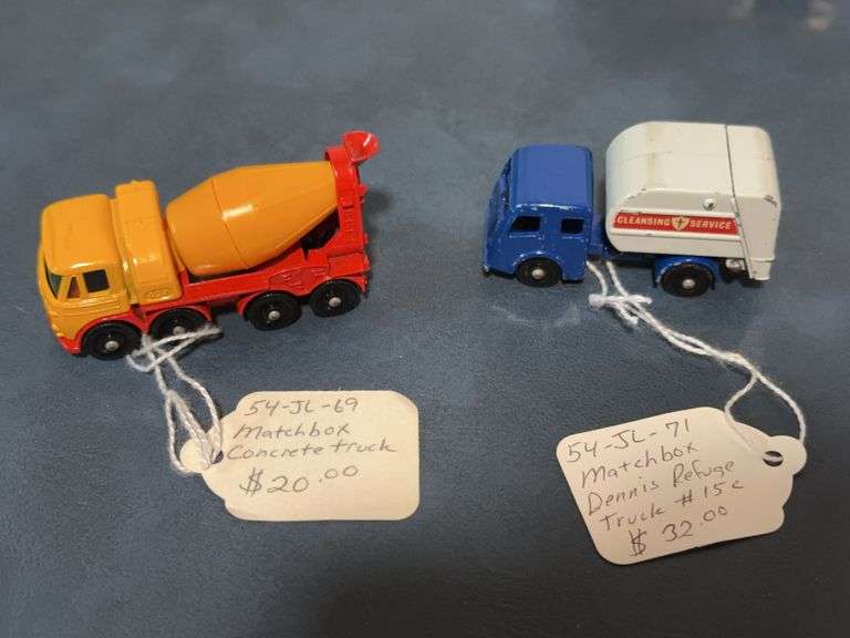 Vintage Matchbox 1969 + 1972-trash truck, concrete truck
