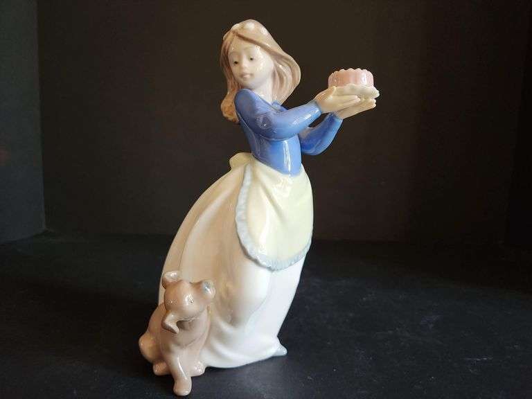 Lladro NAO - "Puppy's Birthday"