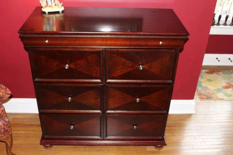 Mahogany Chest Of Drawers
