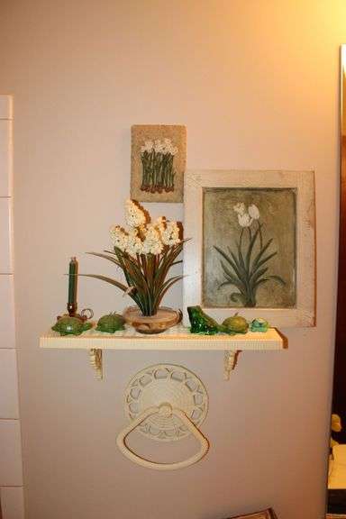 Wall Shelf & Decor