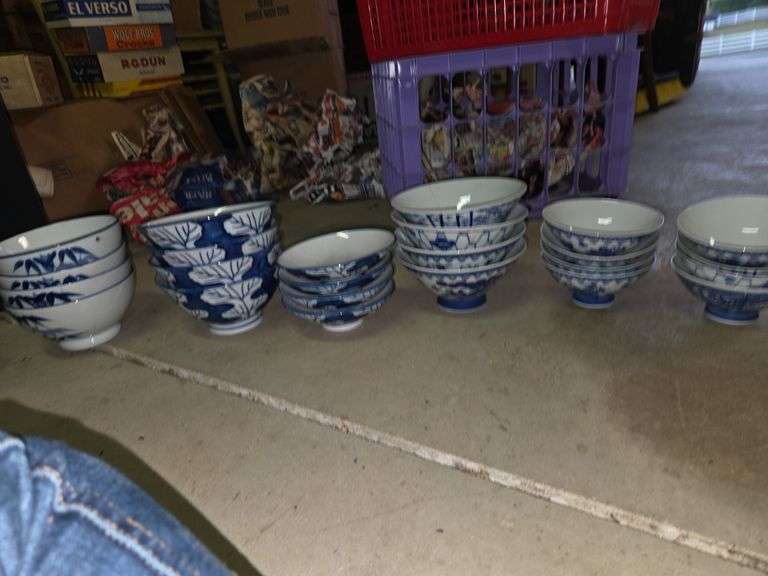 Blue and white dinnerware bowls