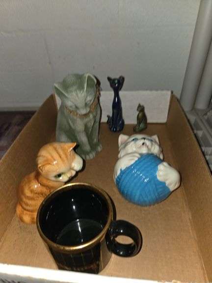 Cat figures and coffee mug, brass cat