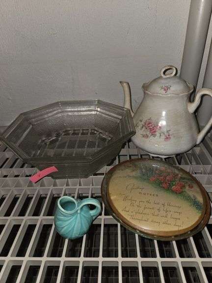 Teapot and glass bowl, mother sign