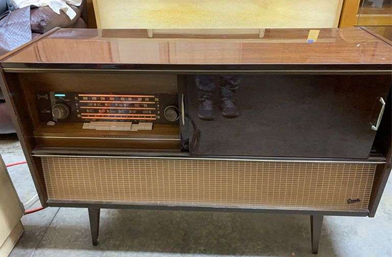 MCM Graetz Moderato Console Stereo / Turntable